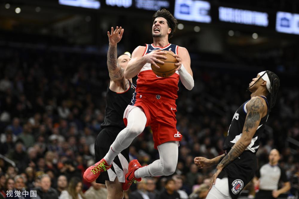 人中脱颖而 人中脱颖而