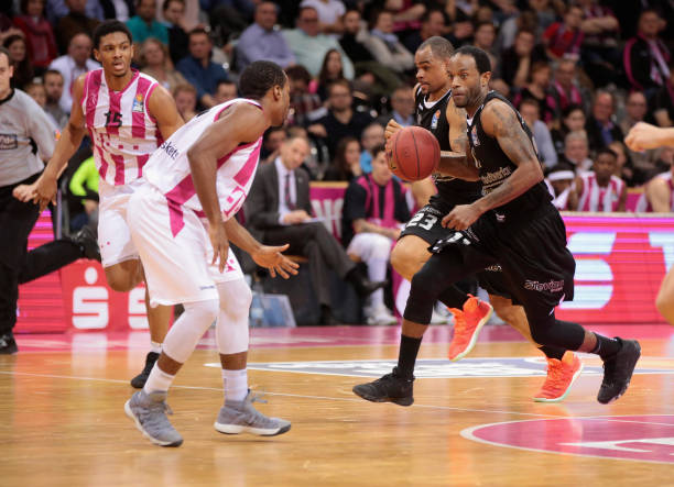 他并不占据 他并不占据