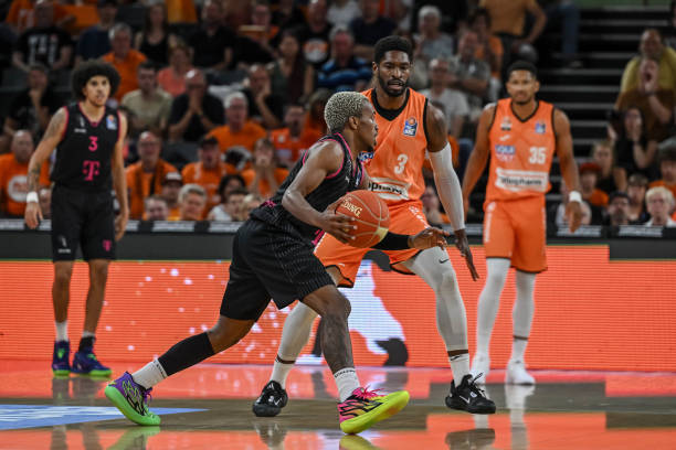 山体滑坡是 山体滑坡是